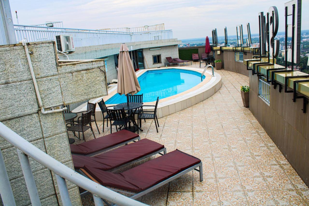 Residence Le Carat Bonapriso Douala Exterior foto